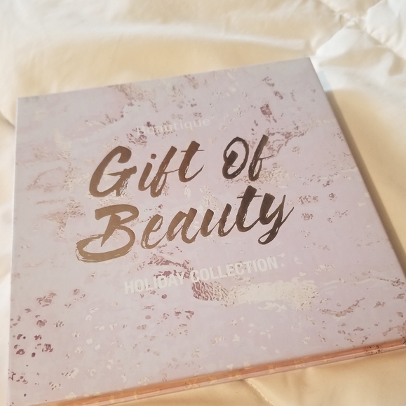 Beautique Gift of Beauty Holiday collection - Picture 4 of 7